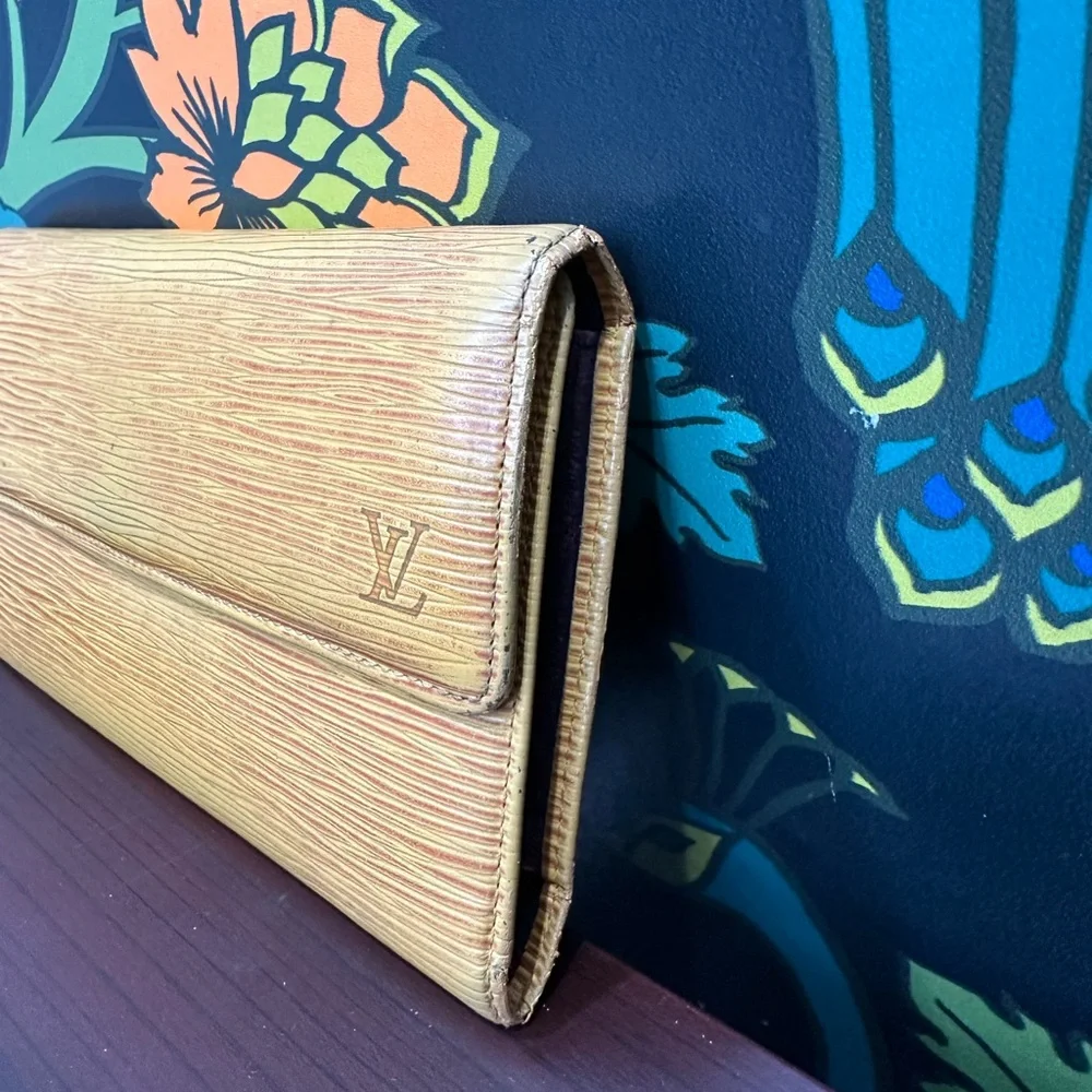 Louis Vuitton Vintage Epi Porte-Trésor International Wallet – Yellow & Purple - Picture 3 of 9